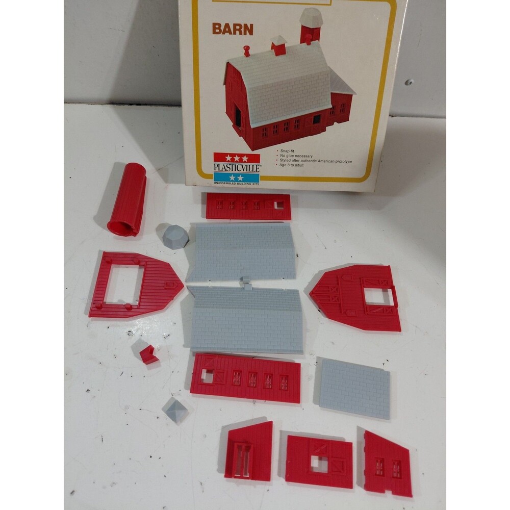 Plasticville 2603 HO Gauge Model Railroad Scenery Farm Barn Kit w/Box